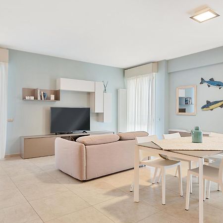 Levante Appartamento Di Pregio, Terrazza E Vista Panoramica Sul Mare E La Citta Viareggio Exterior photo