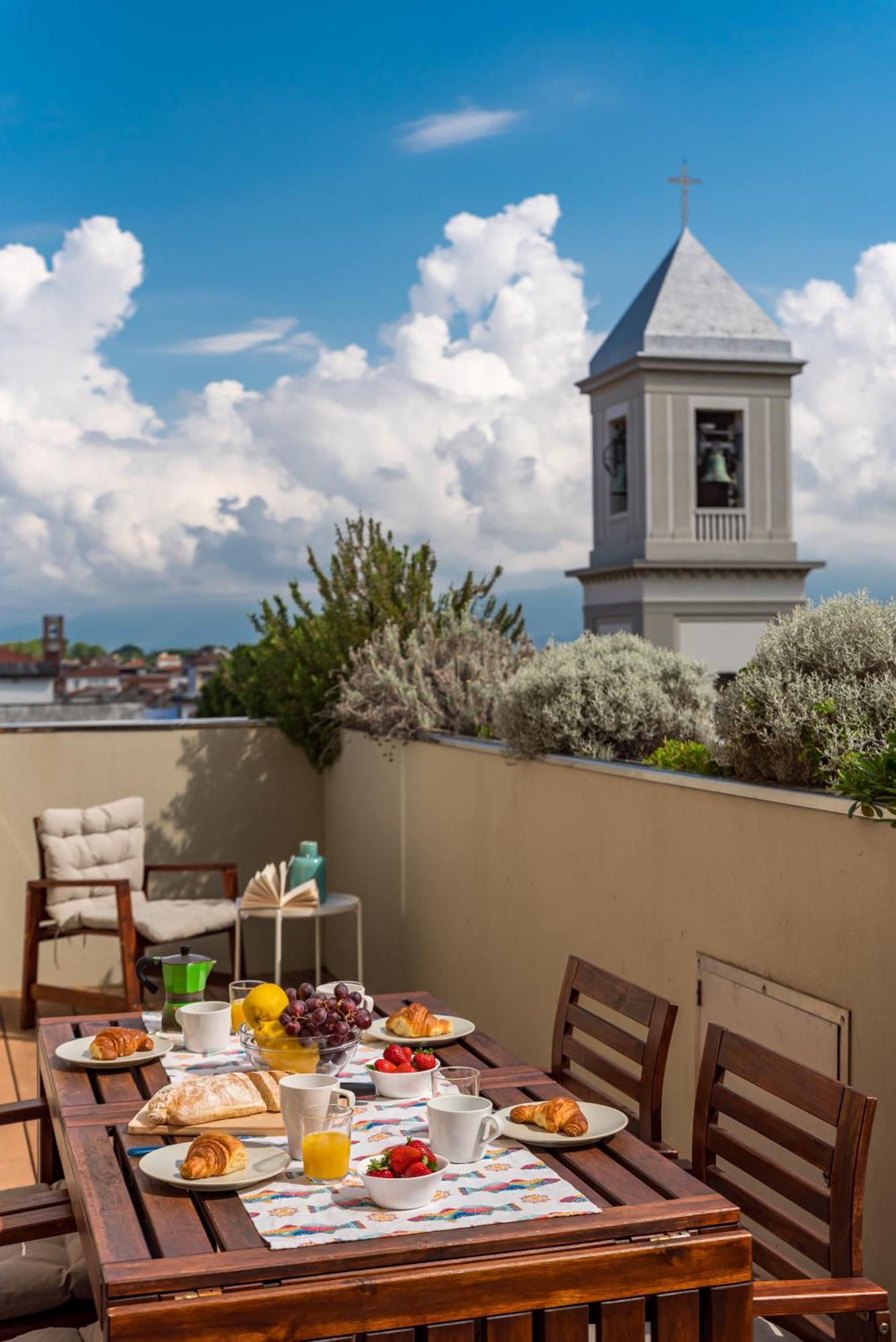 Levante Appartamento Di Pregio, Terrazza E Vista Panoramica Sul Mare E La Citta Viareggio Exterior photo